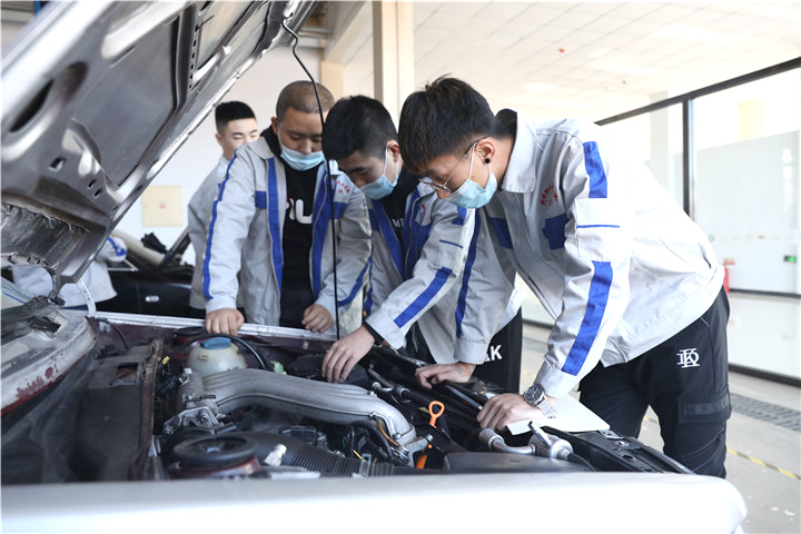 汽車(chē)檢測(cè)與維修技術(shù)專(zhuān)業(yè)（國(guó)際交流方向）